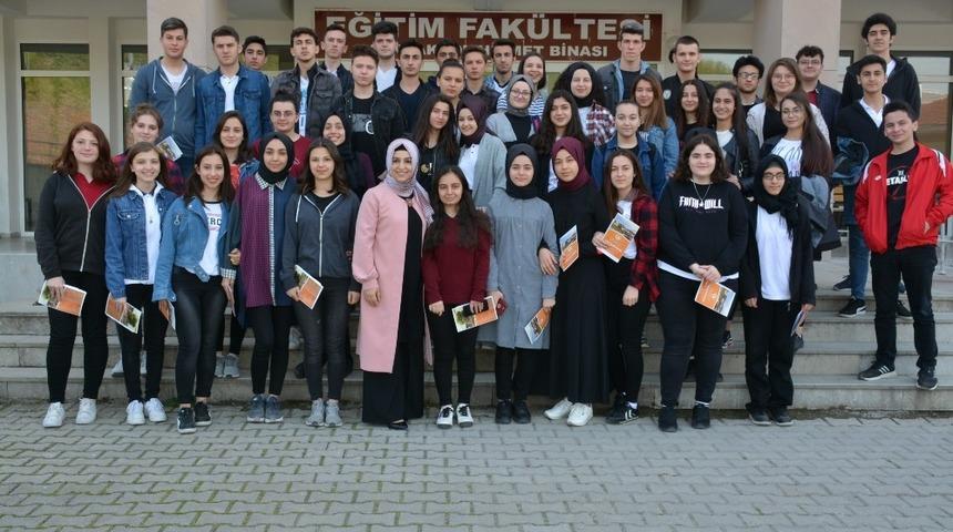 Liseli &ouml;ğrenciler D&uuml;zce &Uuml;niversitesi&rsquo;ni gezdi