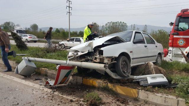 Direksiyon başında fenalaştı; 2 yaralı