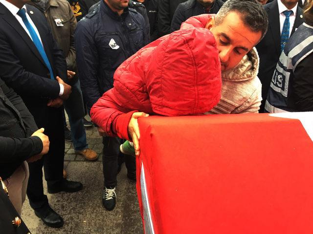 Şehit Astsubay ı, &ccedil;ocukları asker selamıyla uğurladı 4