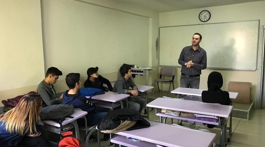 &Ouml;ğrencilere D&uuml;zce &Uuml;niversitesi&rsquo;nin N&uuml;fus ve Vatandaşlık programı tanıtıldı