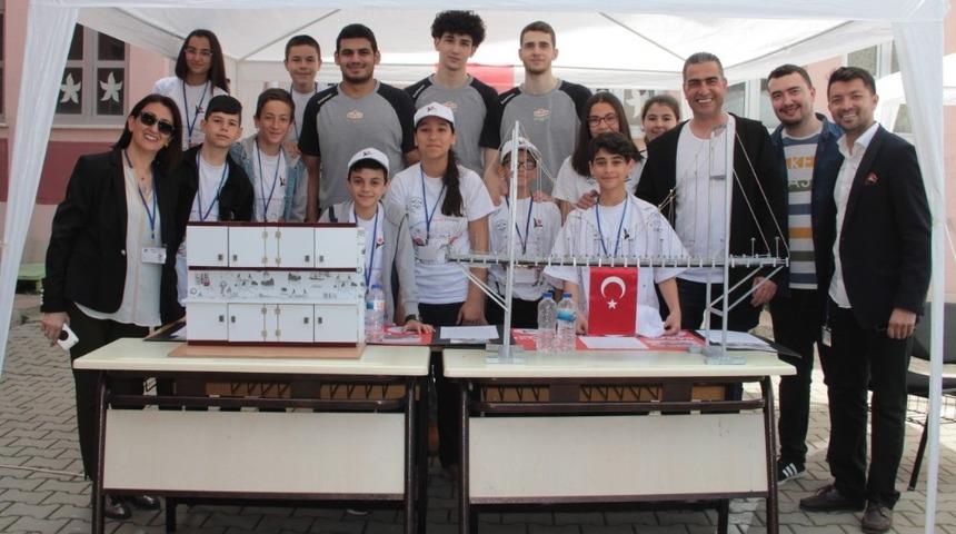 Kırmızı devler okul ziyaretinde