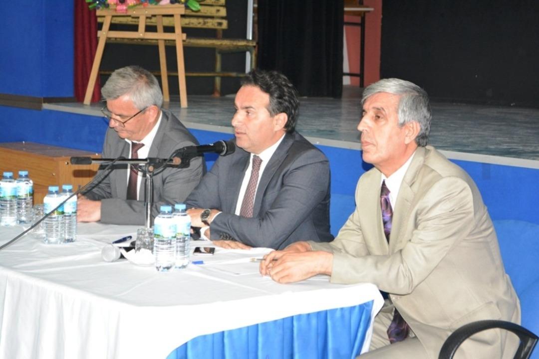 Ayvalık&rsquo;ta Kaymakam G&ouml;rg&uuml;l&uuml;arslan &ouml;nc&uuml;l&uuml;ğ&uuml;nde halk g&uuml;n&uuml; ve muhtarlar toplantısı yapıldı