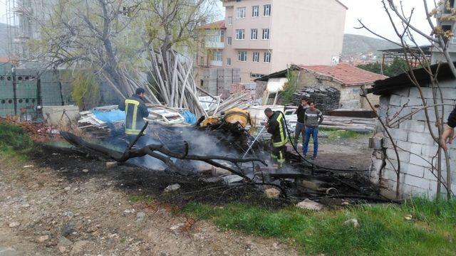 Yunak’ta işyerinde yangın