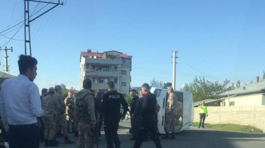 Iğdır&rsquo;da askeri araca tır arkadan &ccedil;arptı: 10 asker hafif yaralandı