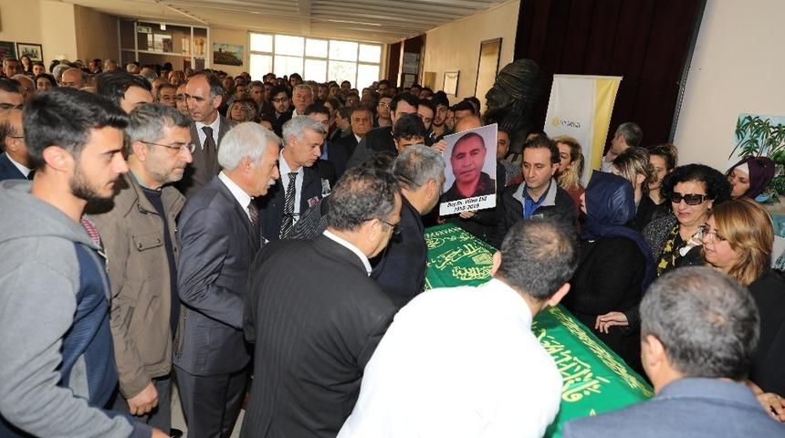 Mızraklı Do&ccedil;. Dr. Hilmi İsi&rsquo;n cenaze t&ouml;renine katıldı