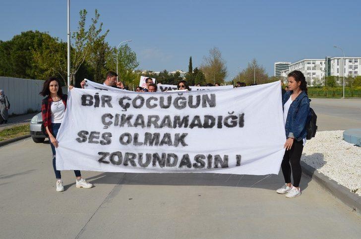 Üniversiteliler taciz ve istismara karşı sokağa indi G3