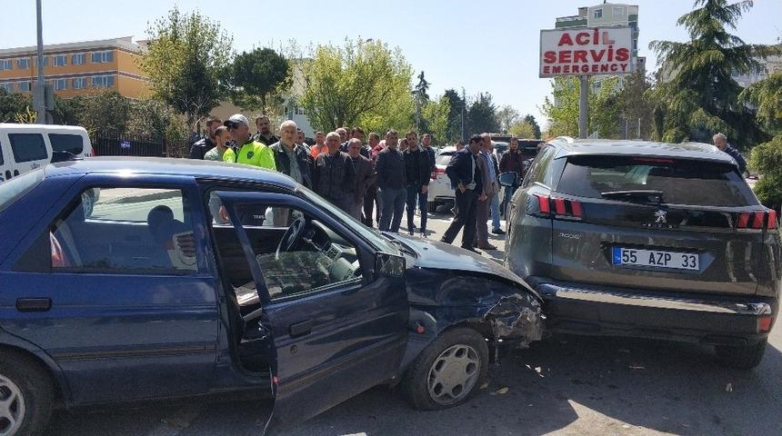 Hastane &ouml;n&uuml;nde kaza