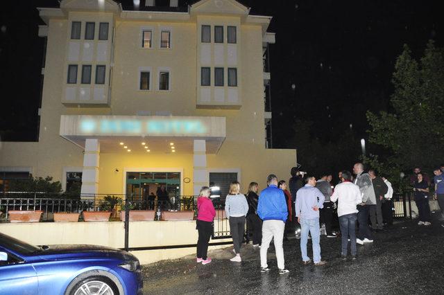 Antalya'da otelde çıkan yangın panik yarattı