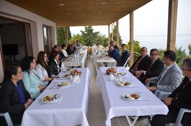 Kuşadası ilçe idare kurulu Nisan ayı toplantısı yapıldı