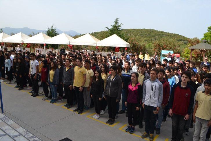 Kuşadası’nda TUBİTAK 4006 Bilim Fuarı düzenledi G4