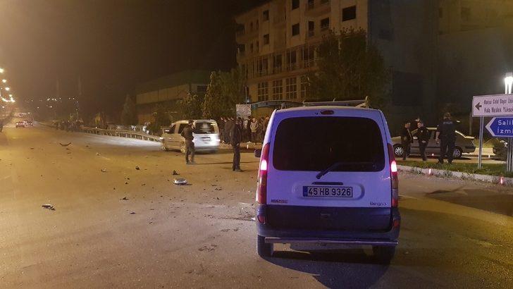 Kaza yapan araç bariyerin üzerinde süreklenip su kanalına düştü G3