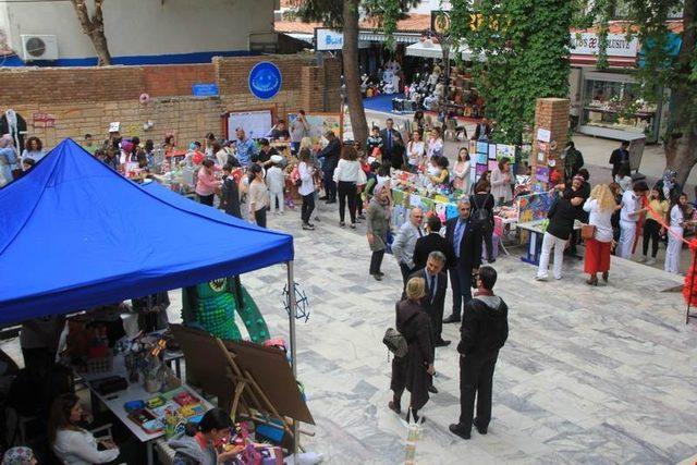 Kuşadası’nda  ’Atma Dönüştür’ sergisi açıldı