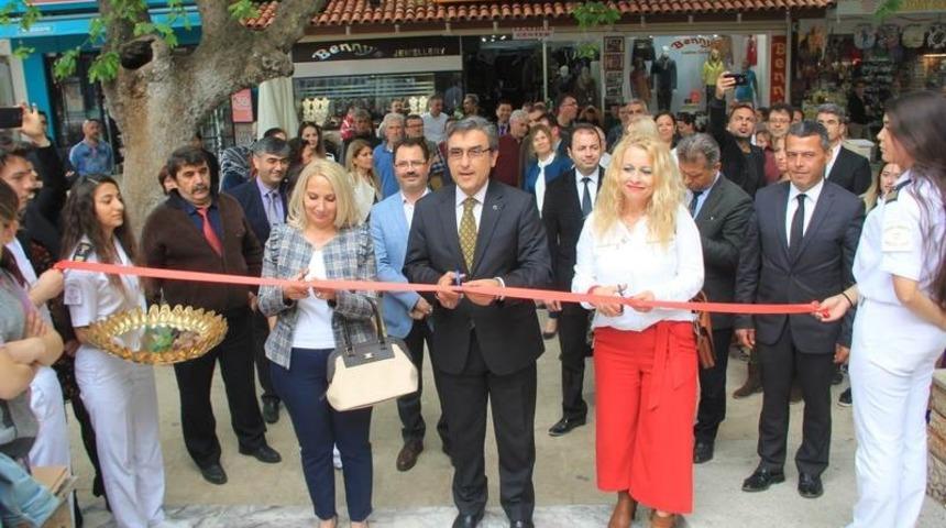Kuşadası’nda  ’Atma Dönüştür’ sergisi açıldı