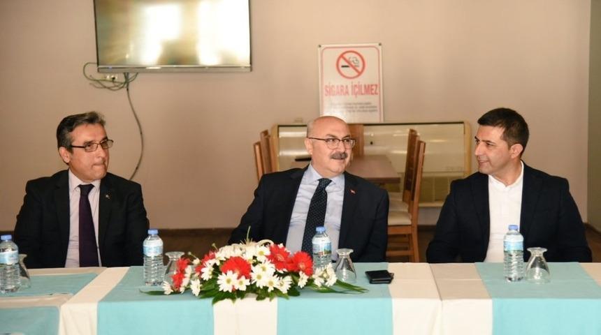 Vali Köşger, Kuşadası ilçe danışma kurulu toplantısına katıldı