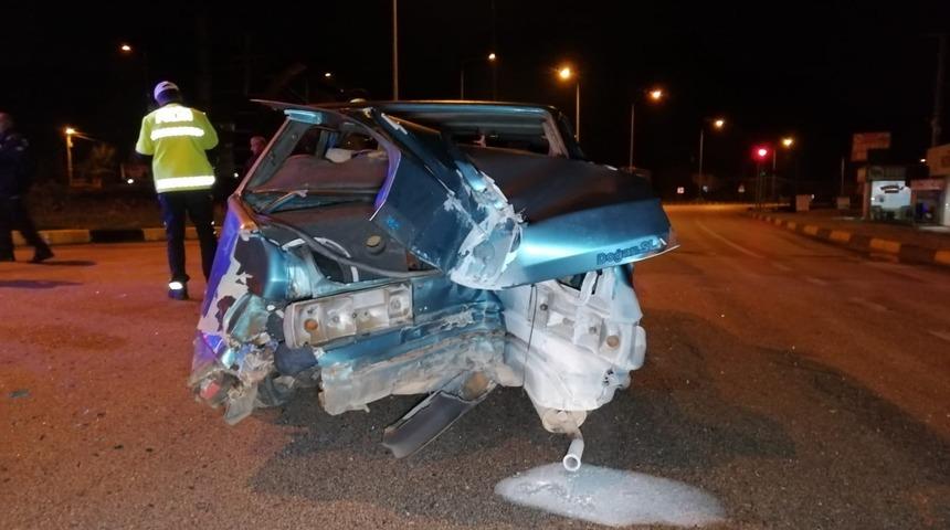 Kaza yapan aracın LPG tankı patladı: 3 yaralı