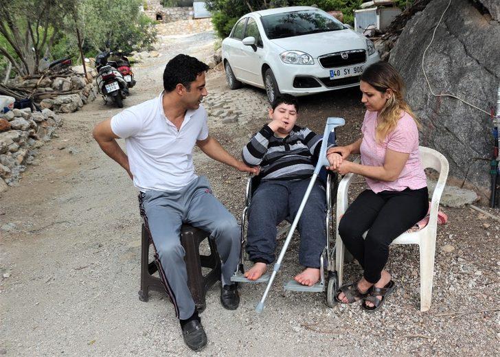 Yüzde 99 engelli Berat’ın annesi Sibel Selçuk: “Devlet büyüklerimizden yardım bekliyoruz” G4