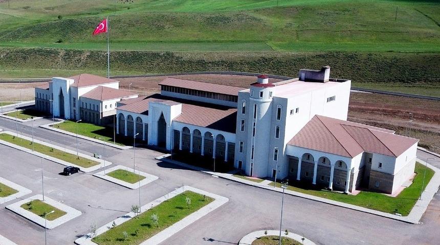 Eleşkirt Celal Oru&ccedil; Hayvansal &Uuml;retim Y&uuml;ksekokulu &ouml;ğrencilerine ilk kez meslek tanımı verildi