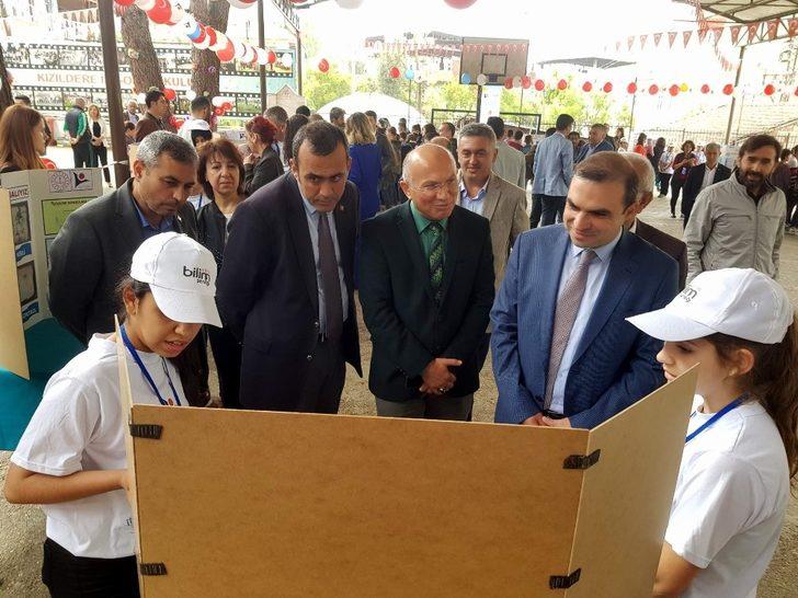 Köy okulunda açılan ilk bilim fuarı beğeni topladı G4