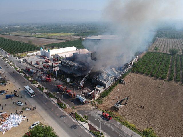 Denizli'de tekstil fabrikası alev alev yanıyor (4)