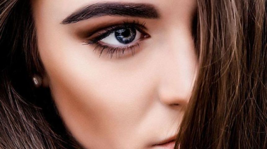 Kalın kaşlar ve yoğun kirpikler i&ccedil;in yalnızca 3 geceye ihtiyacınız var