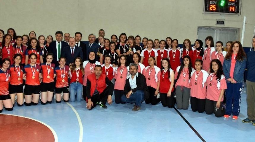 Kocasinan’ın Liseler Arası Voleybol Turnuvasında final heyecanı yaşandı