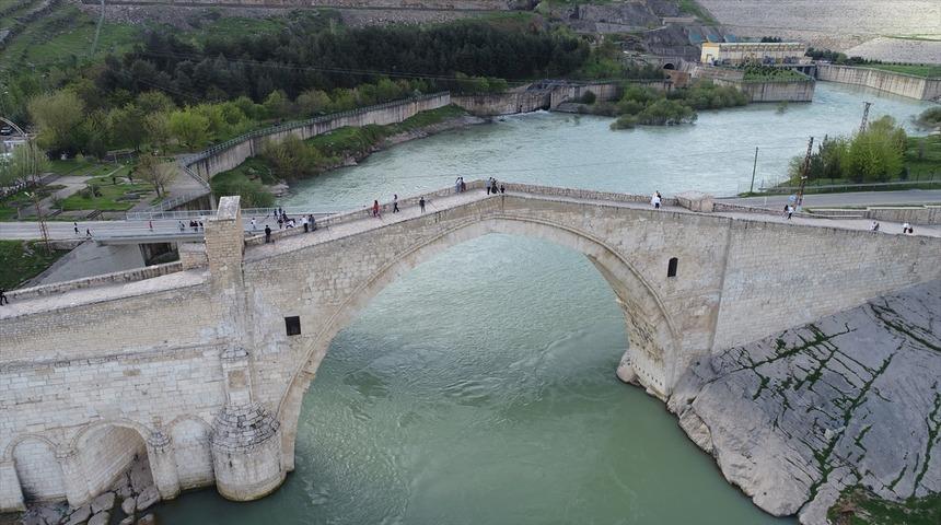 Kadim kent Diyarbakır köprüleriyle de turizmde gözde 