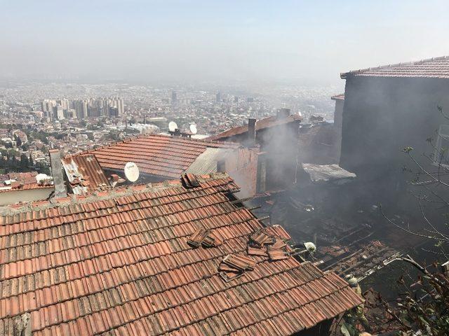 Bursa’da yangın evi kül etti