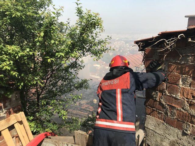 Bursa’da yangın evi kül etti