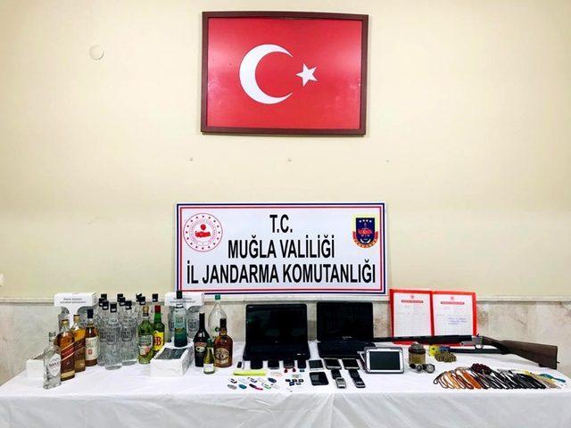 Rüşvet operasyonunda gardiyanlar tutuklandı