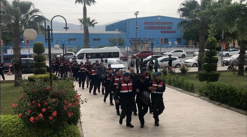 R&uuml;şvet operasyonunda gardiyanlar tutuklandı