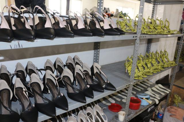 Küçük numaralı kadın ayakkabıları en çok Ege ve Akdeniz'e