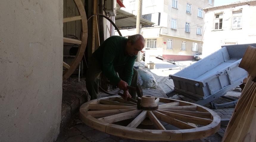 At arabası ustası siparişlere yetişemiyor