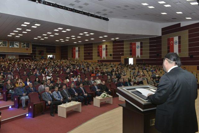 KMÜ’de bağımlılıkla mücadele konferansı