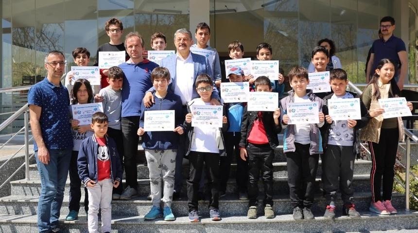 Gen&ccedil; mucitler belgelerini aldı