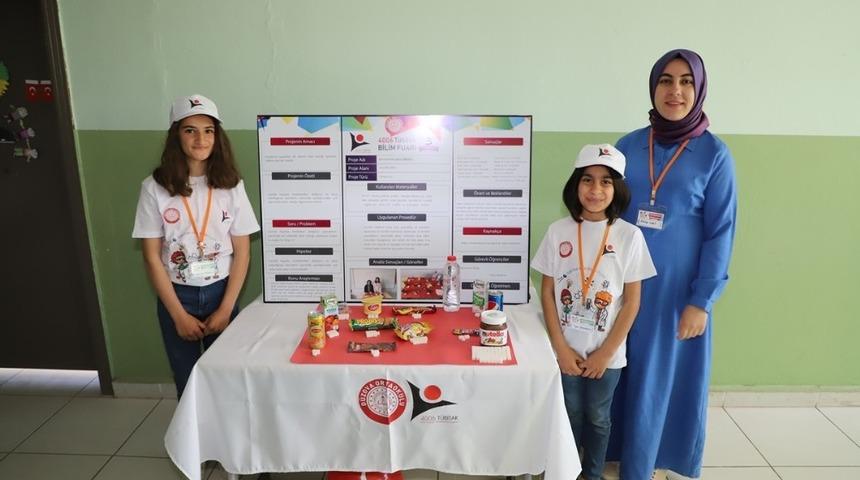 Cizre&rsquo;de D&uuml;zova İlk ve Orta Okulunda a&ccedil;ılan bilim fuarı ilgi g&ouml;rd&uuml;