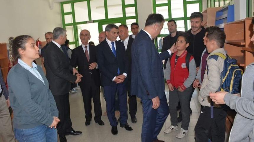 Vali &Ccedil;ağatay&rsquo;dan Tatvan Halk K&uuml;t&uuml;phanesi ziyareti