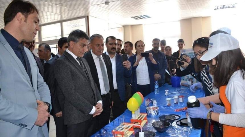 Tatvan&rsquo;da T&Uuml;BİTAK 4006 bilim fuarları d&uuml;zenlendi
