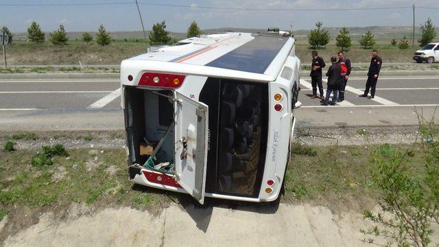 Kütahya’da yolcu otobüsü devrildi: 8 yaralı