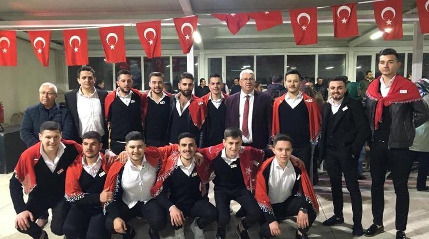 Başkan Yüksel, askere gidecek gençlere hayırlı tezkereler diledi