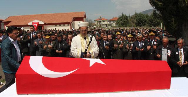 Tatbikattaki kazada şehit olan Uzman Çavuş Akcalı, son yolculuğuna uğurlandı