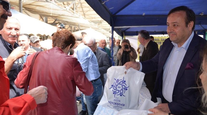 Aydın B&uuml;y&uuml;kşehir Belediyesi Kuşadası&rsquo;nda 50 bin fide dağıttı