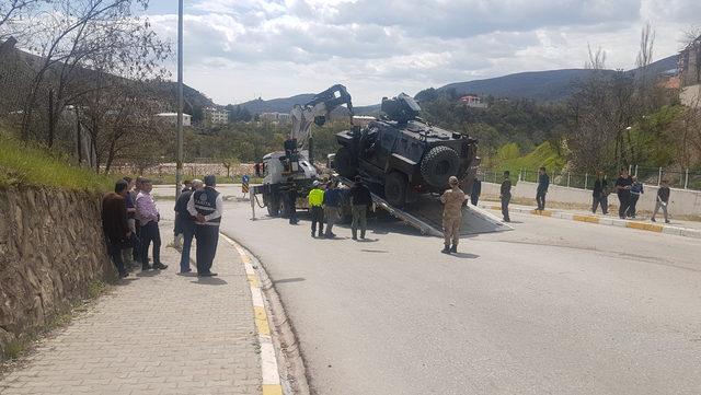 Tunceli'de zırhlı askeri araç ile otomobil çarpıştı