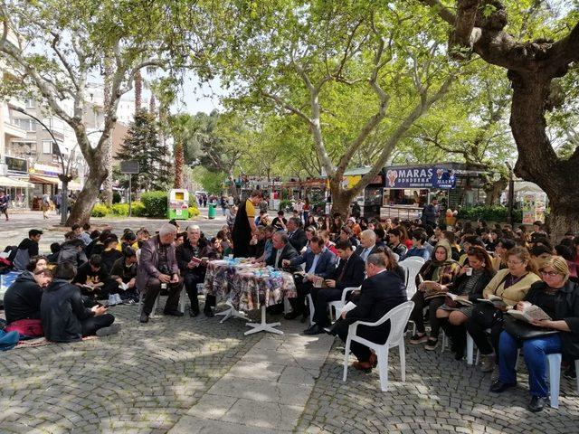 Öğrenciler, Cumhuriyet meydanında kitap okudular