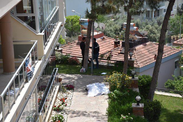 3 &uuml;nc&uuml; kat balkonundan d&uuml;ş&uuml;p, &ouml;ld&uuml; 3