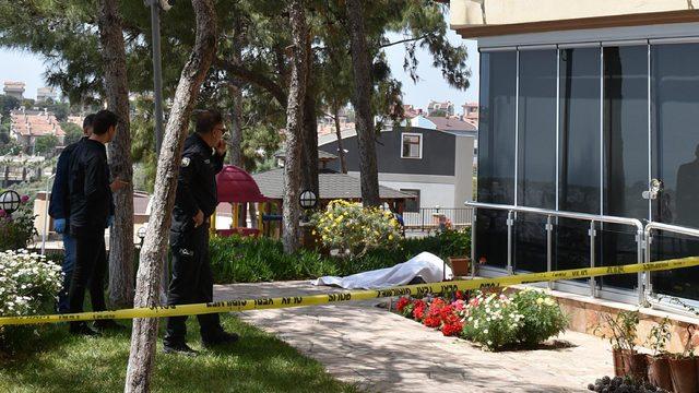 3'üncü kat balkonundan düşüp, öldü