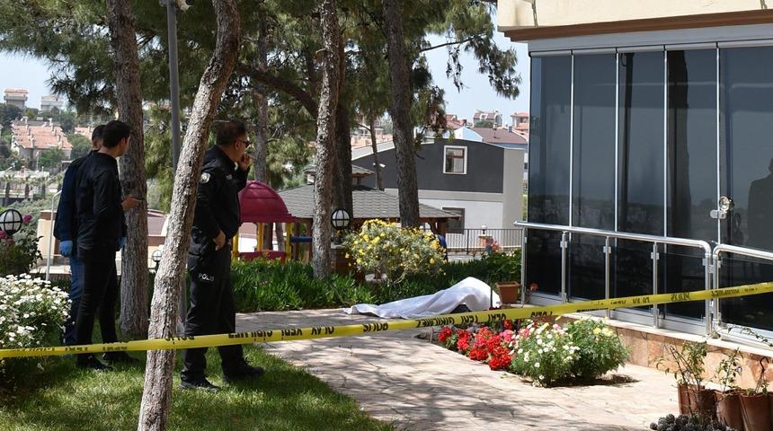 3'&uuml;nc&uuml; kat balkonundan d&uuml;ş&uuml;p, &ouml;ld&uuml;