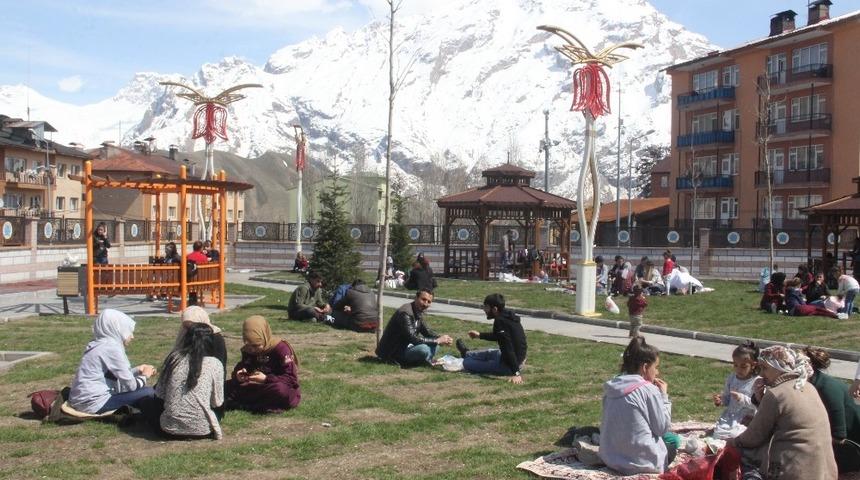 Vatandaşlar piknik yerine parkları tercih etti