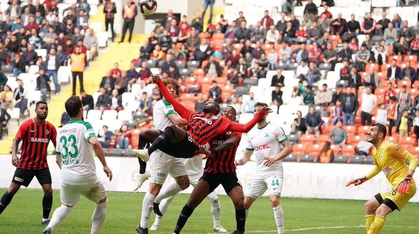 Sow yine yaptı! İnanılmaz gol