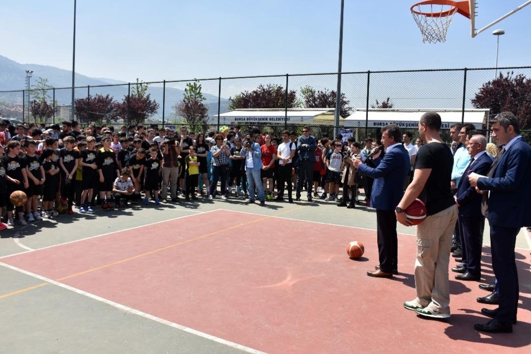 Bursa&rsquo;nın en geniş katılımlı sokak basketbolu turnuvası
