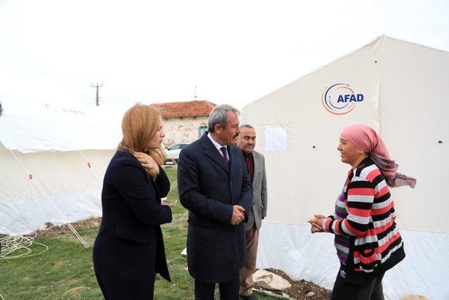 Depremzedeler için konteynırlar yola çıktı